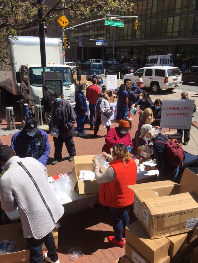 CutRedTape4Hero's tweet photo. More photos from our PPE giveaway at @BellevueHosp today. We will be giving a month's worth of PPE to hospital workers until 2:30 pm. https://t.co/Vbda8h9lkm (credit: Robert Ripps) https://t.co/M2cMewBt5d https://t.co/V4Sm2NEUuy