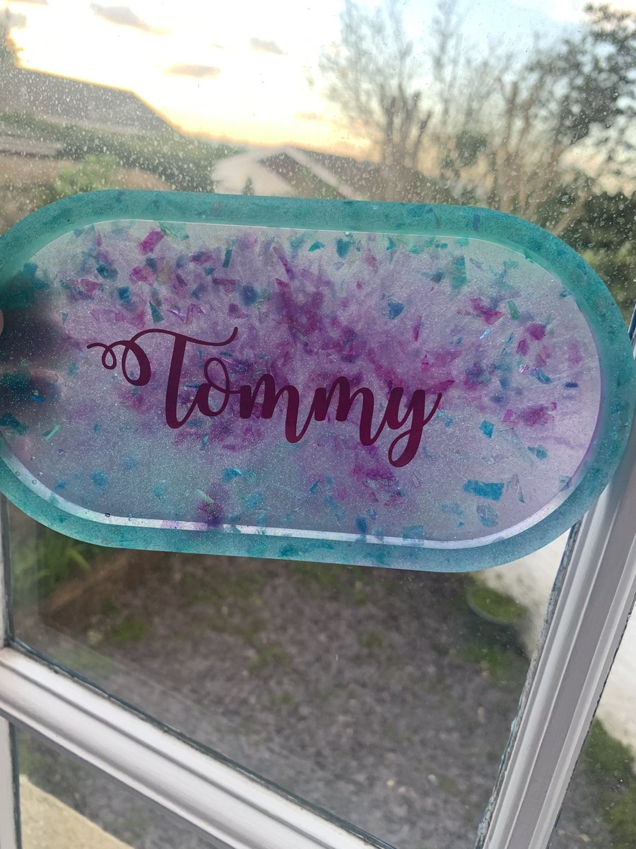 handmadebyp_'s tweet photo. Personalised tray 💙. Message me to make a purchase! 💜

#perfumetray #trinkettray #trinketdish #jewellery #art #resinartist #smallbusiness #smallbusinessowner #smallbusinessuk #smallbusinesssupport #newcollection #newbusiness #supportsmallbusiness #supportsmallbusinesses #hobby https://t.co/OciTwE8VcK