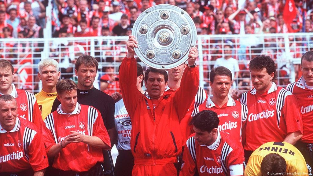 [THREAD] : Le 1. FC Kaiserslautern, saison 1997/19981998. Cette année-là, un véritable évènement s’est déroulé outre-Rhin : cette saison 1997/98 de Bundesliga voit le couronnement totalement inattendu du 1. FC Kaiserslautern, tout juste promu. Retour sur cet exploit !