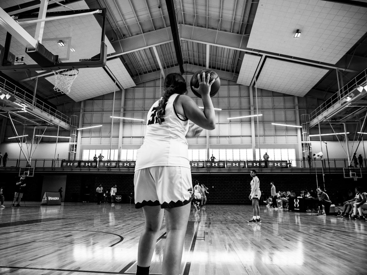 HenegarMegan's tweet photo. UAA session 1 ✔️ ✔️ there’s still more work to be done but i’m so proud of this team! I can’t wait to get back on the court with them! @TbWbasketball1 https://t.co/9D0YCMq10c