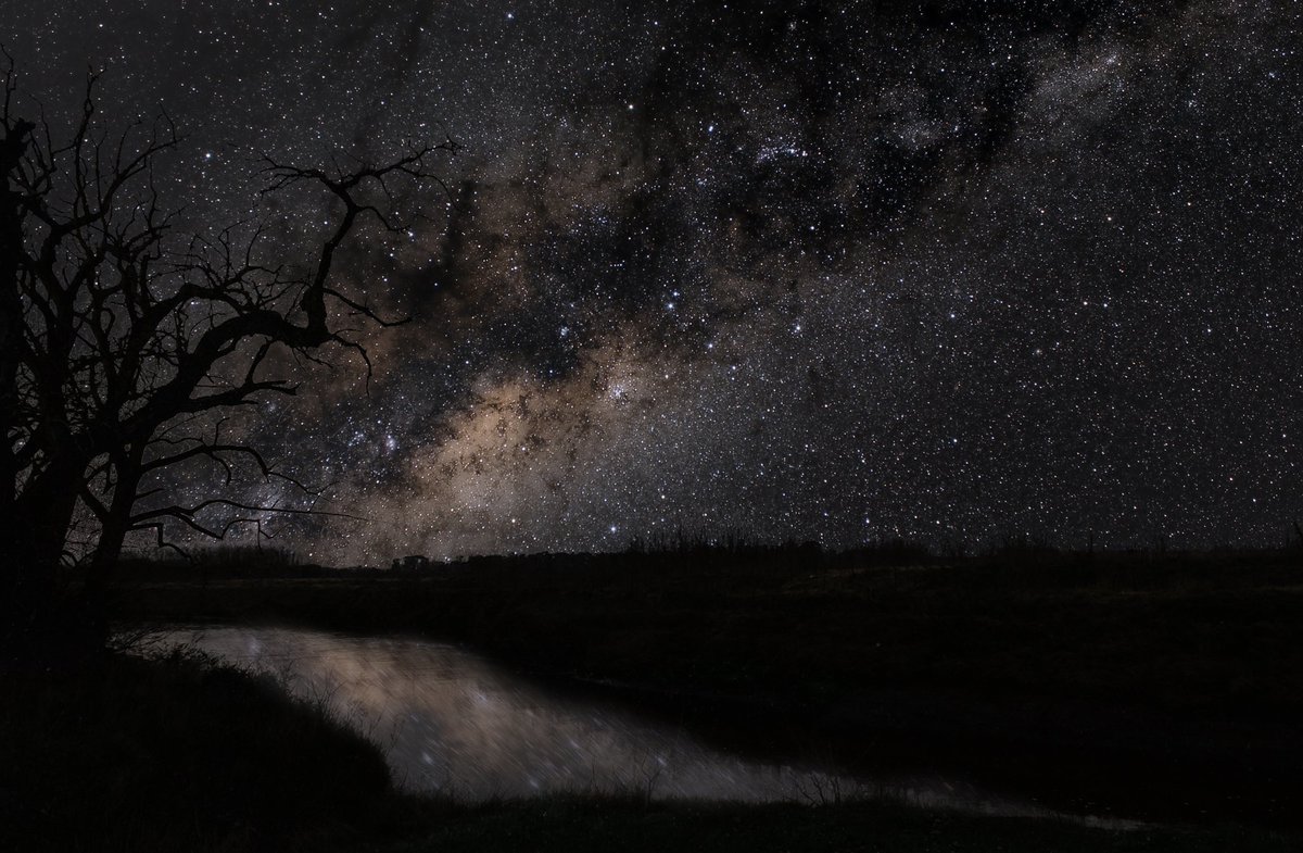 charlydn's tweet image. "Antes mirábamos hacia arriba preguntándonos cuál sería nuestro lugar en las estrellas, ahora miramos hacia abajo angustiándonos por cuál será nuestro lugar en la Tierra" Interestelar