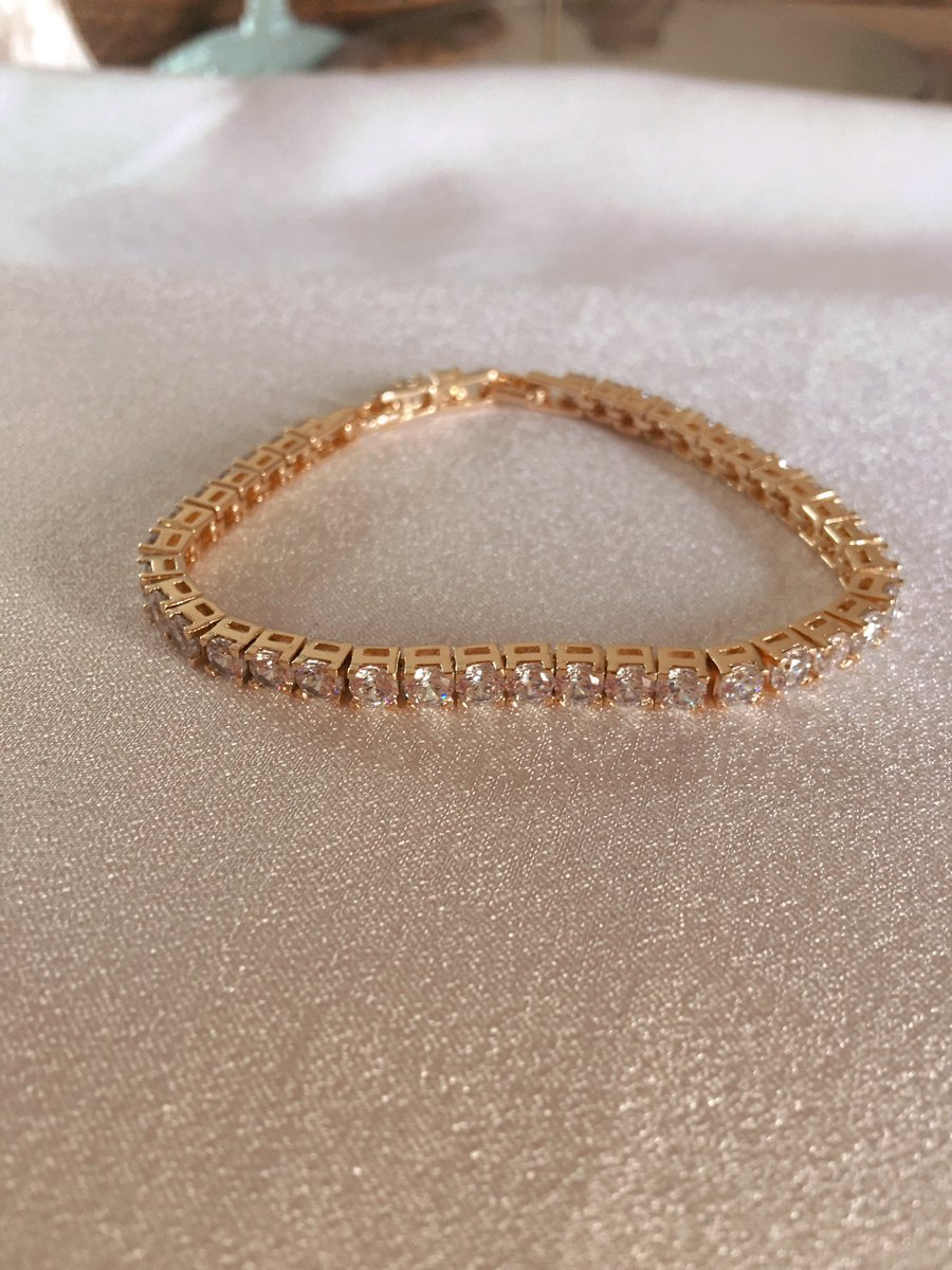 AccessoryLares's tweet photo. Xuping Su Yolu Gold Bilekliğimiz ✨
Kararma yapmaz 
Bilgi ve sipariş için WhatsApp’tan ulaşabilirsiniz 
05452462462905 Keyifli alışverişler dileriz 
Fiyat 70 TL 😇 https://t.co/0kK7goQXYx