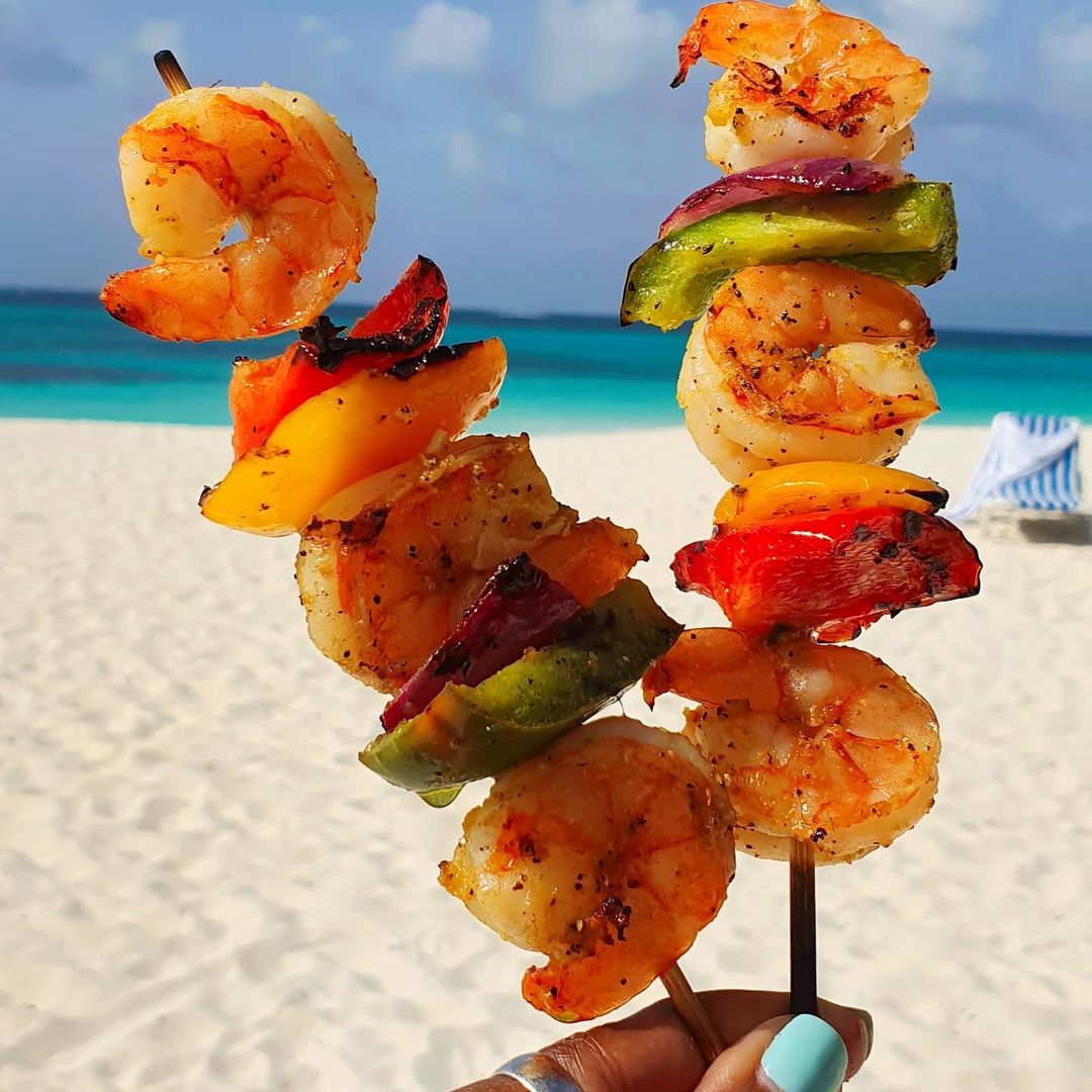 Tropical Sunset Anguilla will have you 😀until sunrise. 🌅 From cracked conch and ceviche to curried chicken and ribs, it’s impossible not to satisfy your cravings at this seaside eatery. You’ll walk away having already decided what you’re getting next visit!

📸: Tropical Sunset