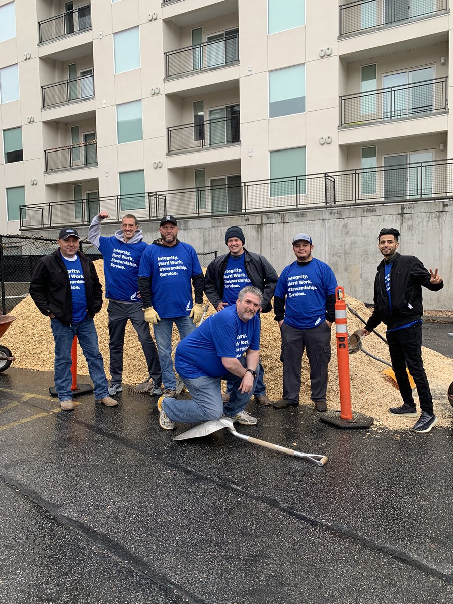 ChildrensCtrUT's tweet photo. Big thank you to our friends at Larry H Miller Super Ford for braving the cold and rain to put down wood chips for our playground. We are so grateful! ☔️ #thankyou #service #larryhmillerdayofservice #lhmdayofservice https://t.co/nUEvDP90hU