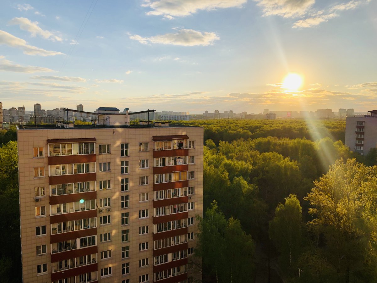 This, incidentally, was the view from the kitchen of my Moscow apartment when I lived there a couple of years ago. The Metro was a five minute walk from my front door, and in 25 minutes I was in central Moscow.