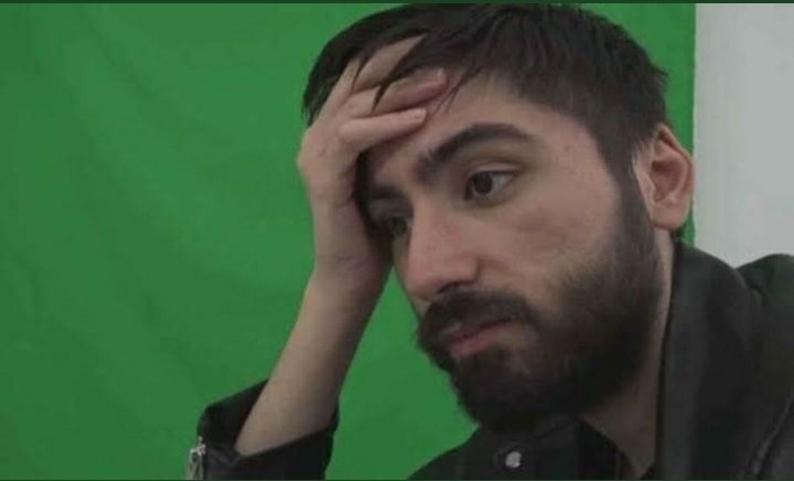sinir tepemden akmaya başladı bir insan bu kadar uzun konuşamaz sal artık ne diyorsan de kendimi 4.kattan atıcam az kaldı #LiseAlesİptalBekliyor