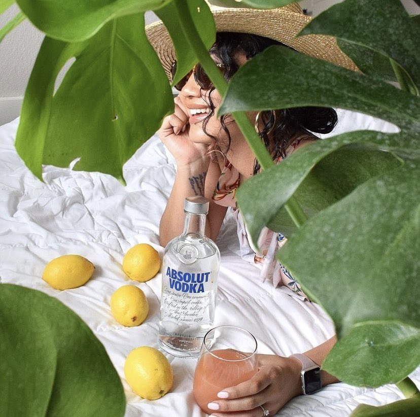 We spy with our little eyes: A staycation-in-a-glass 👀

#AbsolutVodka #Vodka #VodkaMix #SelectBrandsJa