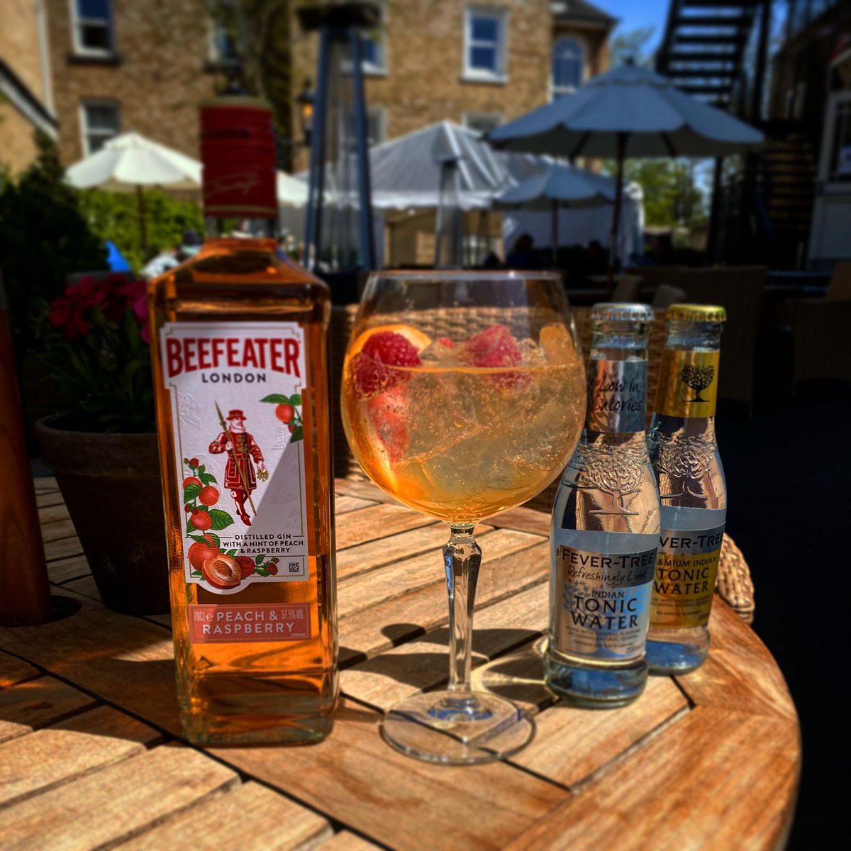 Gentle reminder; it’s Gin O Clock. 
.
.
.
#GinForTheWin #TeddingtonTogether #Pub <a href="/YoungsPubs/">Young's Pubs</a>