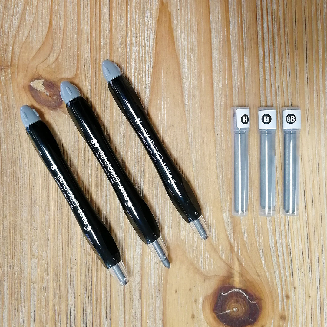 GrafiteBS's tweet photo. Pilot Croquis è un portamine ricaricabile appositamente progettato per la creazione di disegni, ritratti, caricature e schizzi, destinato ad accompagnare sia aspiranti artisti che professionisti. https://t.co/wtp0xOD29E

#mine #matite #disegnare #ergonomia #cartolibreria #brescia https://t.co/mBwdb2k6BZ