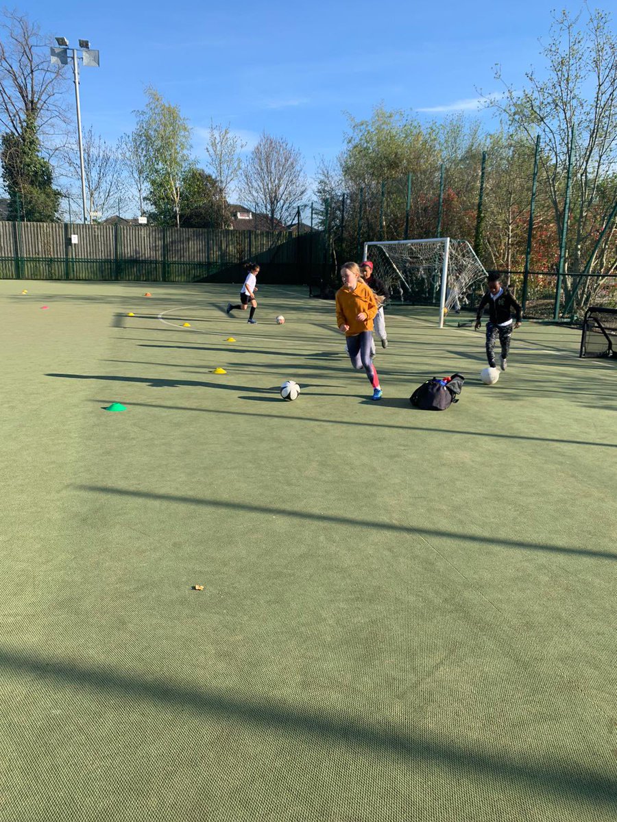 MMSoccerSchool's tweet photo. SLD session in full effect! Good weather just makes it so much better. https://t.co/Yo2vDgWS7k