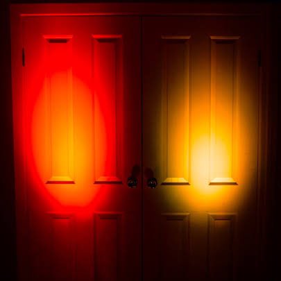 เกมนี้เป็นเกมสยองที่ตปทชอบเล่นกัน ฮิตอยู่ช่วงนึงในติ๊กต่อก ชื่อเกม red door yellow door 🚪 ประตูแดงประตูเหลือง เป็นเกมที่จะพาเราไปเปิดประตูในจิตใจเรา แต่ว่าเป็นเกมที่น่ากลัวมากๆ เพราะเราไม่รู้ว่าประตูแต่ละบานจะพาไปเจอกับอะไร ใครสนใจอ่านต่อในเมนชั่นเลย