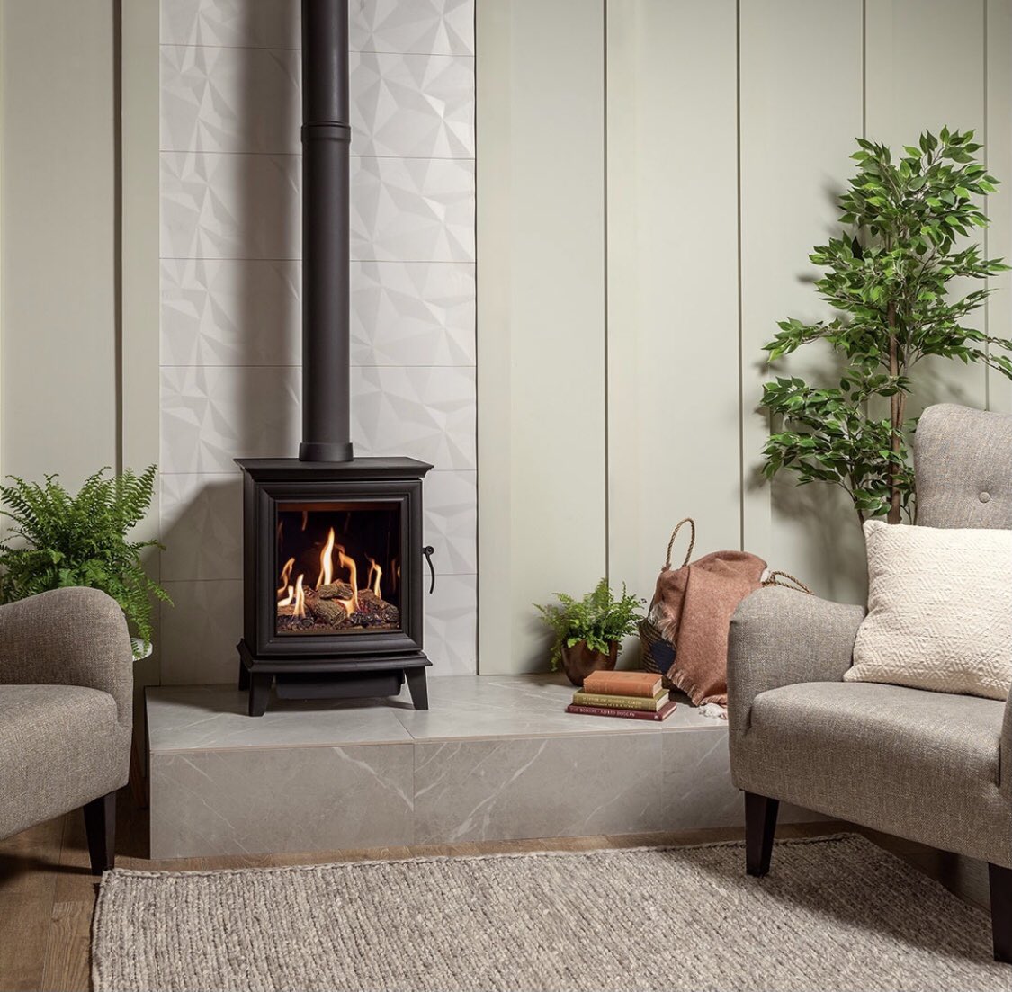 select_stoves's tweet image. Traditional styling with the modern convenience of electric heat at the touch of a button? There really is something for every requirement, budget and style, so what will you choose? 

📸: @StovaxGazco