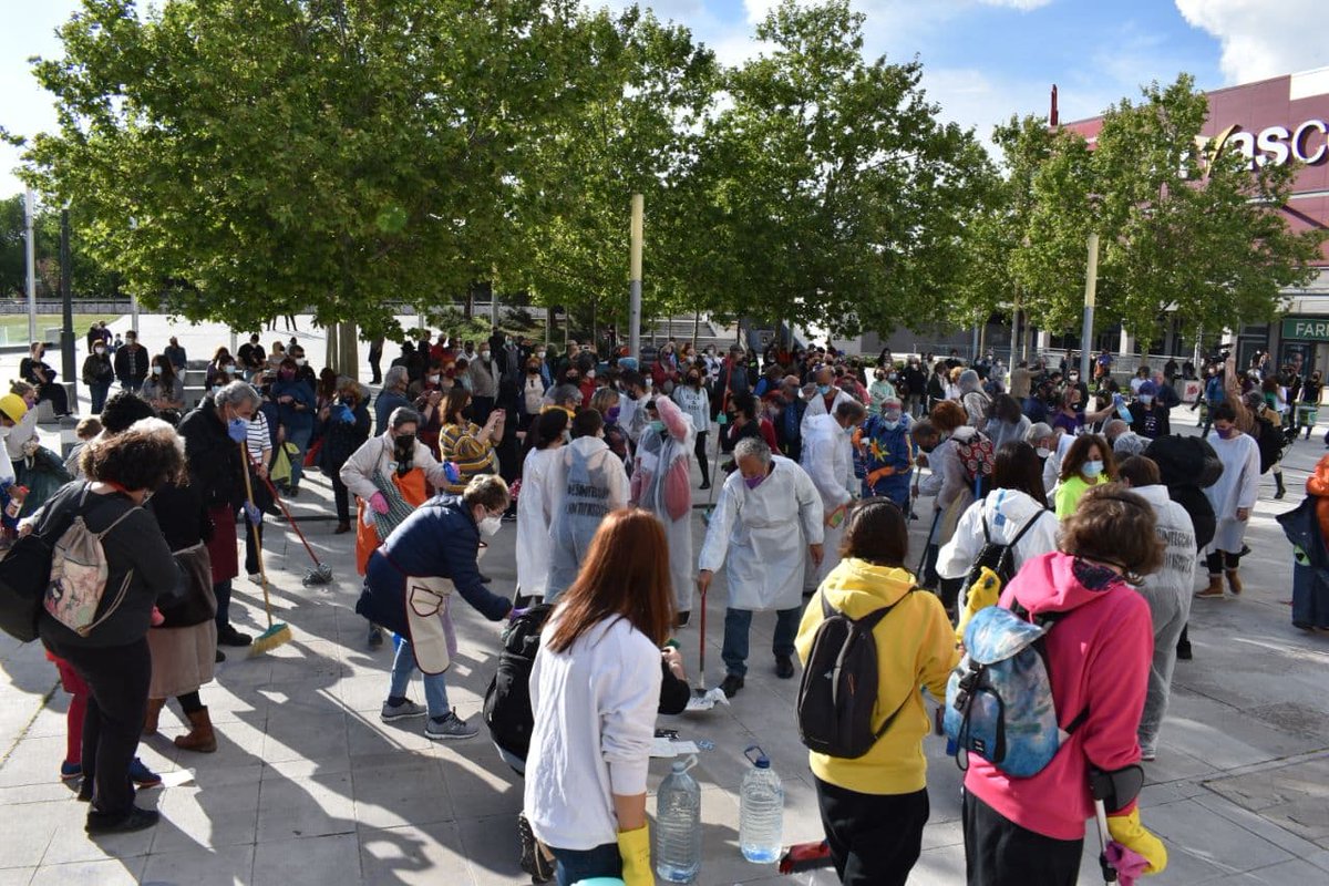 #RivasAlegreYAntifascista más bonita aún cuando sus vecinas y vecinos muestran su compromiso con la democracia. Rivas siempre del lado bueno de la historia.