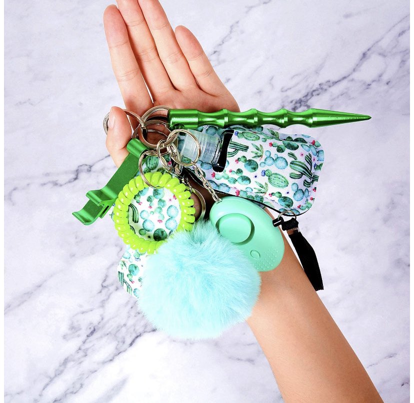 Starchee_'s tweet image. Every Woman Needs one Of these👀. ✨Self Defense Keychains ✨                  Get it here 👉🏽 amzn.to/3nlCCx6