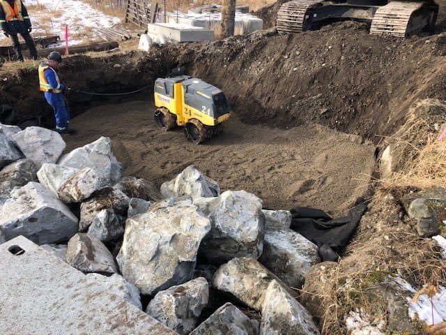 NorthMatBridge's tweet image. When there's no alternate route, you find a way. Temporary bridges help keep crucial roadways open and keep communities connected.