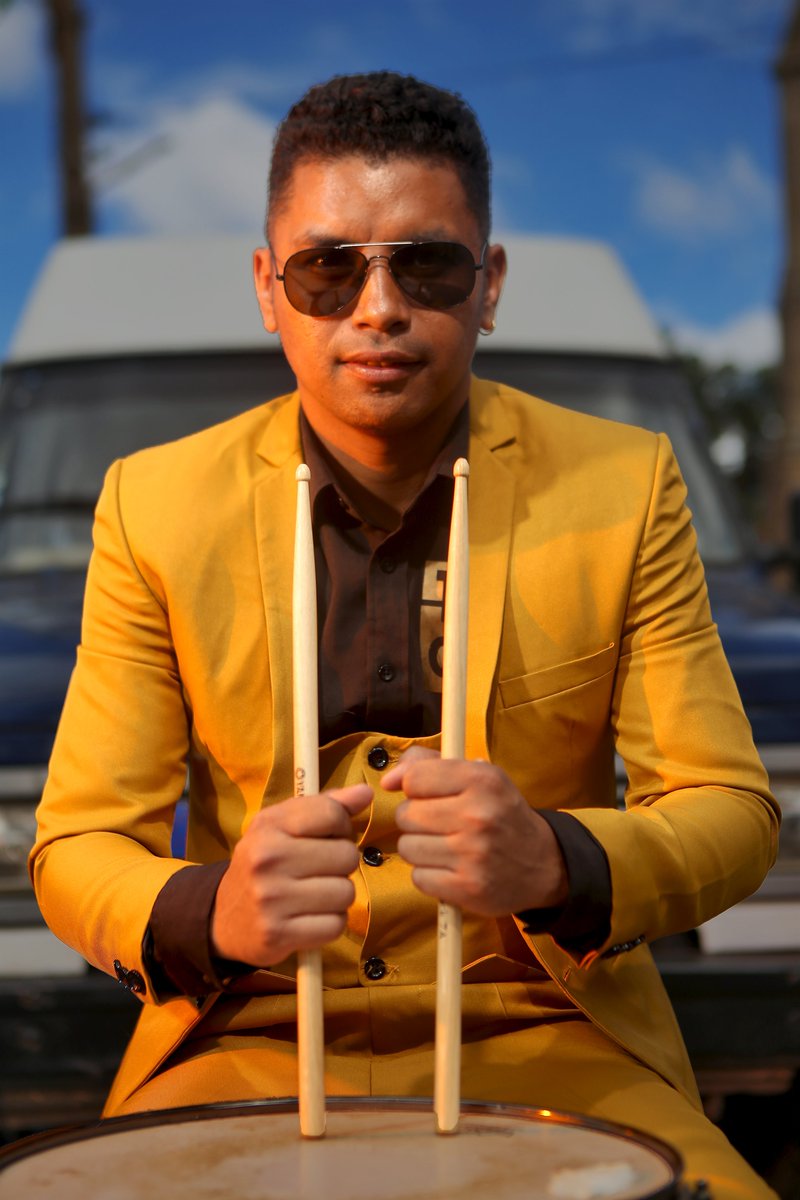 Thierry 🥁 (Batteur).
𝗧𝗔𝗡𝗔 𝗚𝗥𝗢𝗨𝗣 🎼 𝑢𝑛 𝑜𝑟𝑐ℎ𝑒𝑠𝑡𝑟𝑒 𝑑'𝑎𝑛𝑖𝑚𝑎𝑡𝑖𝑜𝑛 𝑝𝑟𝑜𝑓𝑒𝑠𝑠𝑖𝑜𝑛𝑛𝑒𝑙 𝑝𝑜𝑢𝑟 𝑡𝑜𝑢𝑠 𝑣𝑜𝑠 𝑒́𝑣𝑒̀𝑛𝑒𝑚𝑒𝑛𝑡𝑠: 𝑀𝐴𝑅𝐼𝐴𝐺𝐸, 𝑆𝐸𝑀𝐼𝑁𝐴𝐼𝑅𝐸, 𝑒𝑣𝑒𝑛𝑡 𝐸𝑁𝑇𝑅𝐸𝑃𝑅𝐼𝑆𝐸, 𝐵𝐴𝑃𝑇𝐸𝑀𝐸, 𝐴𝑁𝑁𝐼𝑉𝐸𝑅𝑆𝐴𝐼𝑅𝐸 😍