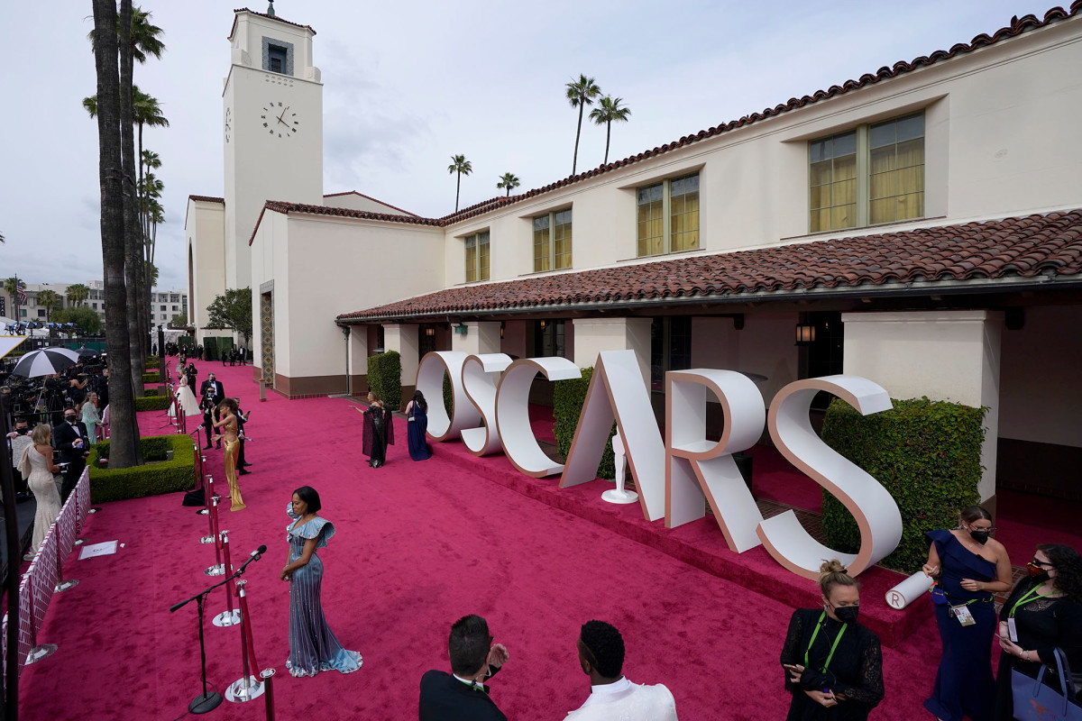 Oscars 2021 Ratings drop to an all time low with unwatchable show