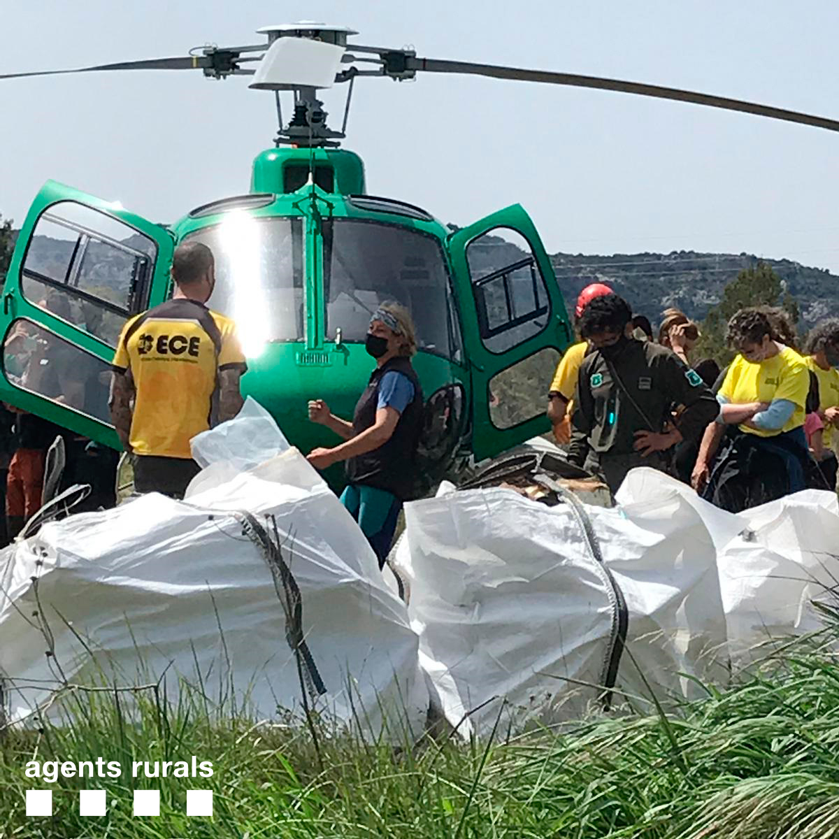 Ahir membres del #GSMcar i #GSAcar van col·laborar amb <a href="/espeleocat/">Federació Catalana d'Espeleologia</a> en l'acció per netejar i retirar deixalles del riu glorieta.
Es van retirar uns 600 quilos de deixalles, incloent un cotxe.
L'ajuntament de <a href="/mont_ral/">Ajuntament de Mont-ral</a> es'encarregarà de gestionar totes les deixalles retirades.