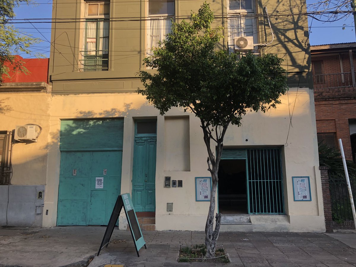 Buenas tardes, casi como una presentación pero con 19 años ya de existencia, decimos: HOLA ACÁ ESTAMOS LOS POMPAPETRIYASOS acérquense, por esta vía o cualquier otra red social... estas son nuestras veredas virtuales.