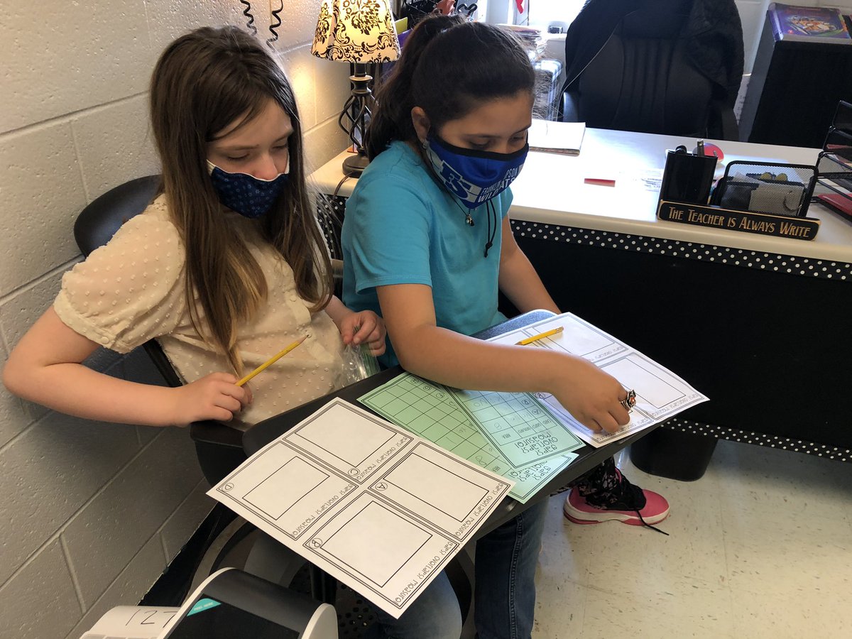MrsJonesSES's tweet photo. Gaps? Overlaps? Measure! 
•
Learning how to model area the appropriate way! https://t.co/nRcxusFlJk
