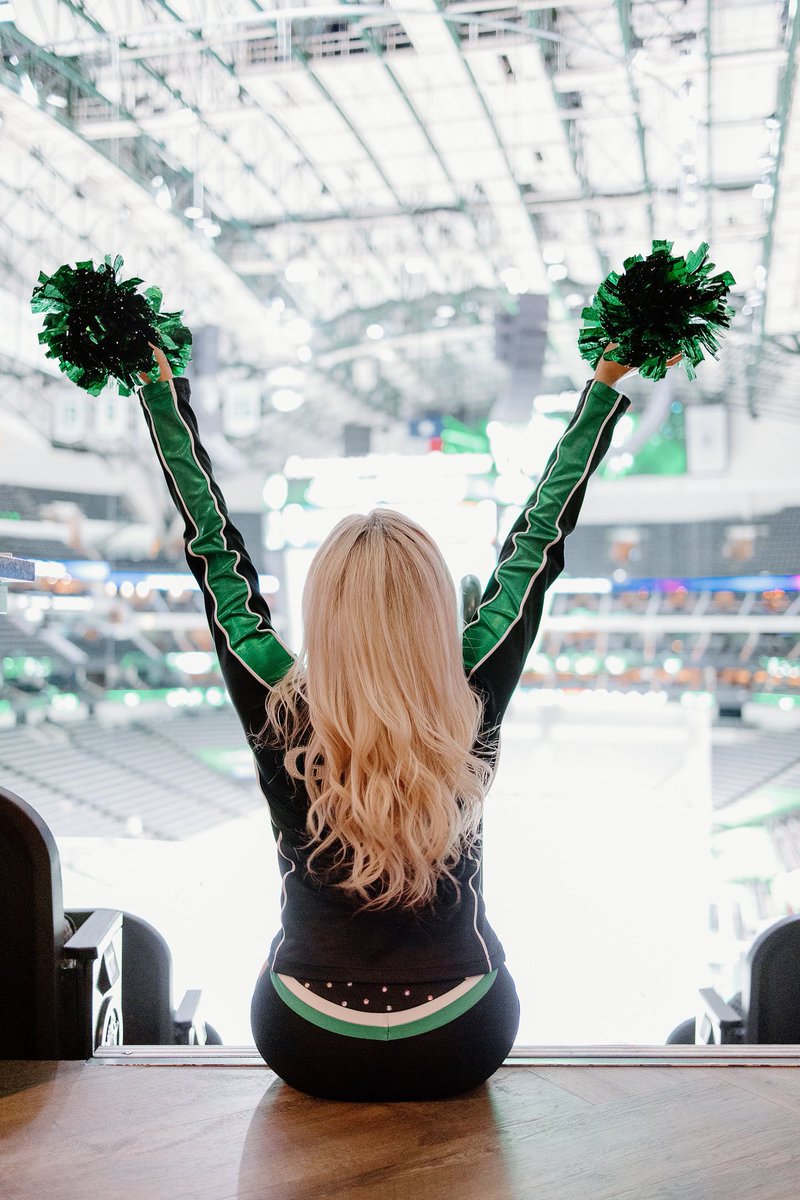 Forever grateful we have this Game Day energy to get us through our Monday!! Get excited! We will see you tonight at the AAC!🌟 

#hockeyisforeveryone #icegirls #beloudweargreengostars #dallasstars #gameday #hockey