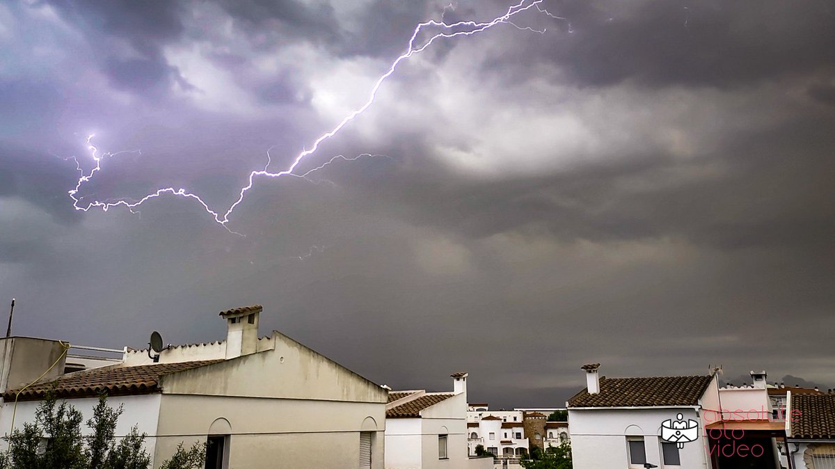 FotoAbsolute's tweet image. #Lightning #Llamps #Rayos #Trons #Tempesta  #Relampago @LightningCamera #AbsoluteEmpuriabrava