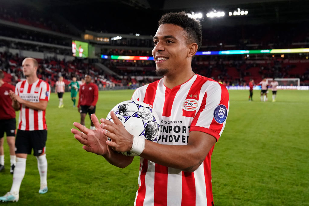  Malen, ~£25M: • 34 g/a in 42 appearances so far this season says it all really. Can play as an out-an-out number nine, or off either flank. Malen being a clinical finisher, with a clear eye for a pass too, makes him a no-brainer signing this summer, in my eyes.