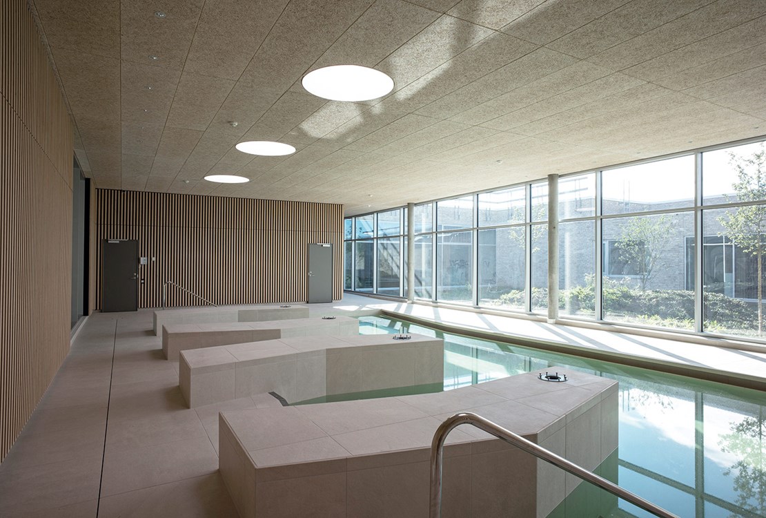 Architecture, design and choice of materials are important in the treatment of body and mind. Light, air and acoustics all play a role – read our new online series of feature articles: bit.ly/2S0o6iJ #healingarchitecture #acoustics #troldtekt #goodacoustics #architecture