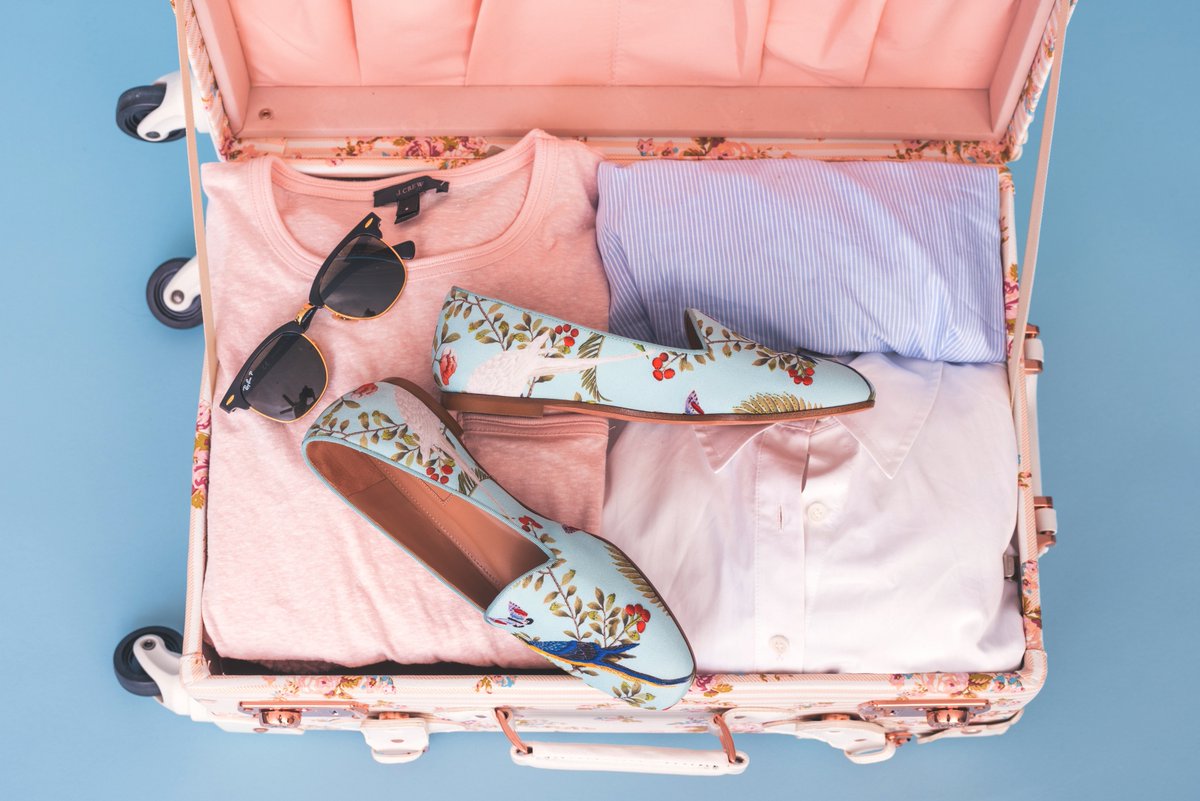 hotelamarano's tweet photo. Top must-have: a pair of sunnies for your time spent at the pool. What are you packing for your stay at #hotelamarano? 

#burbank #visitla #travelandleisure #LAhotels #bestofLA #packingforvacation #tripplanning #LAcalling https://t.co/935bNP9q2m