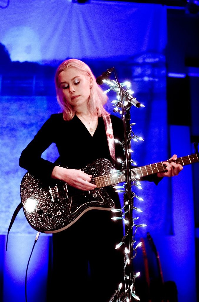 Phoebe bridgers as cats, a thread