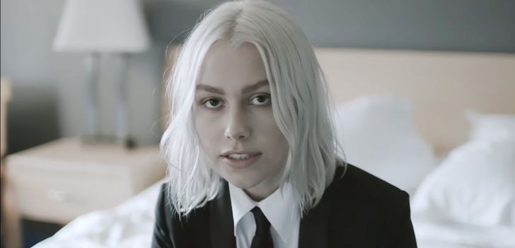 Phoebe bridgers as cats, a thread