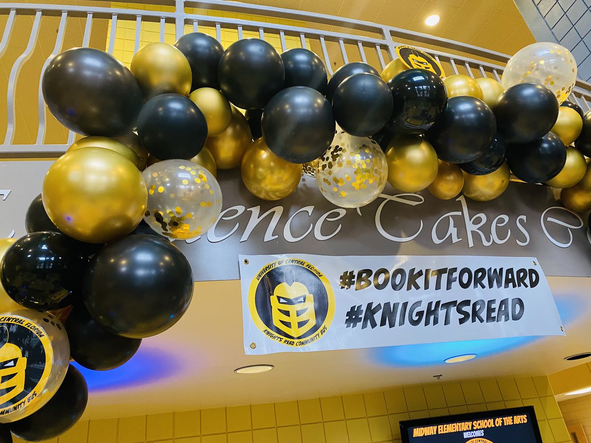 midwayscps's tweet photo. Midway Roadrunners were so lucky to have a special visit from the @UCFCCIE Knights Read Community Bus stocked with free books for all our students! 📚

Thank you to all the UCF faculty members &amp; future educators who stopped by to spread some #UCFReadingMagic ✨ #BookItForward https://t.co/yXCy7QfvPZ