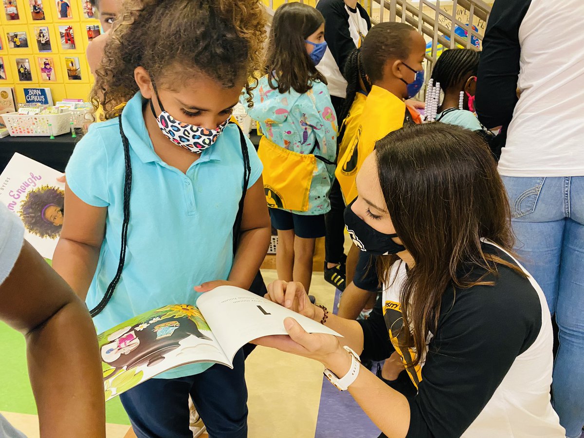 Midway Roadrunners were so lucky to have a special visit from the <a href="/UCFCCIE/">UCFCCIE</a> Knights Read Community Bus stocked with free books for all our students! 📚

Thank you to all the UCF faculty members &amp; future educators who stopped by to spread some #UCFReadingMagic ✨ #BookItForward