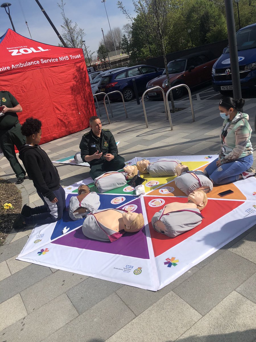lcc_public's tweet photo. Today we had a visit from @YorksAmbulance and @YASCFR to deliver training on CPR and some new educational tools.   

We also had a special visit from @MarkBW_WY to see the amazing work carried out by @alistair_gunn @Defib_Dave_YAS @jcarlyon  

@leedscitycoll @BJonesDCEOatLum https://t.co/5XRGQ4xNIS