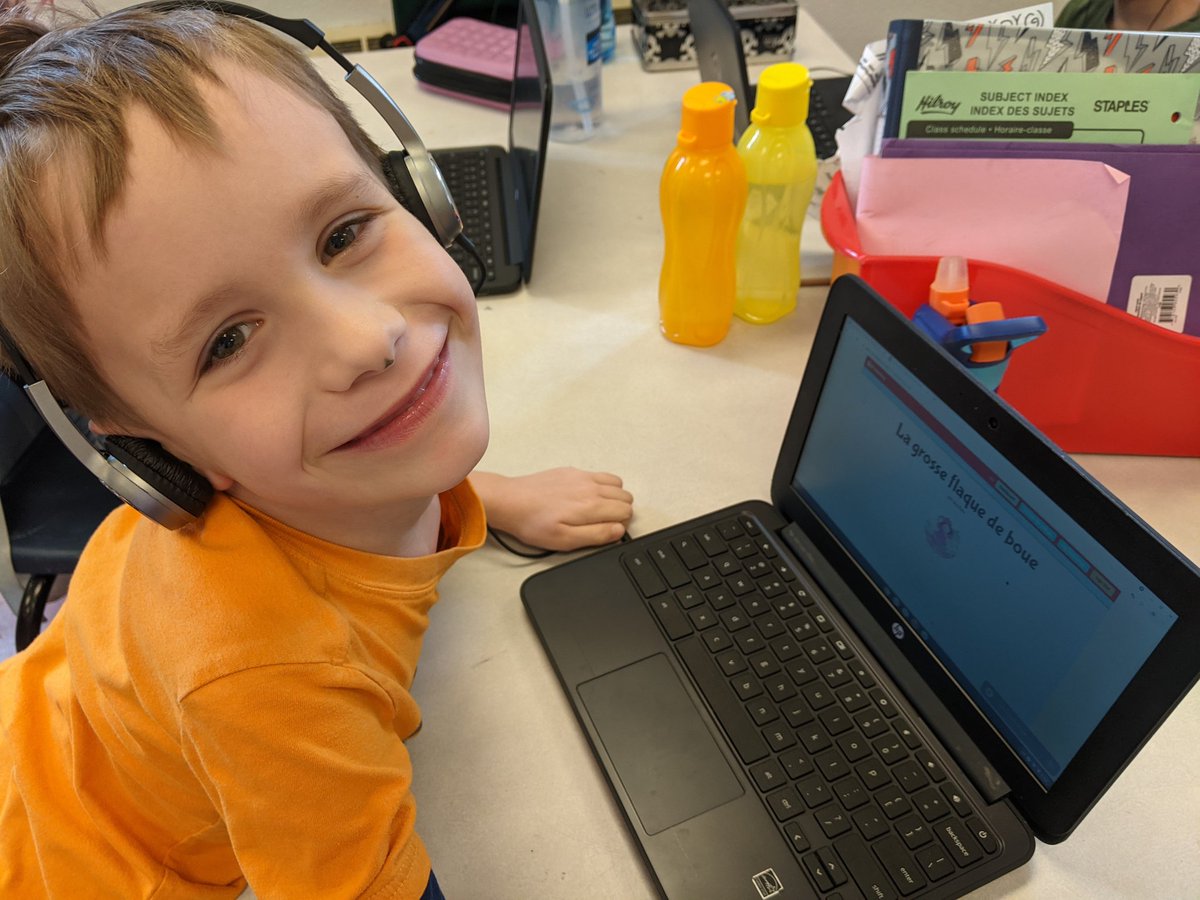 We love using Je lis, je lis la littératie for our home reading program. Hearing the proper pronunciation helps students avoid fossilizing errors while they read independently! 👍 @beachycoveelem