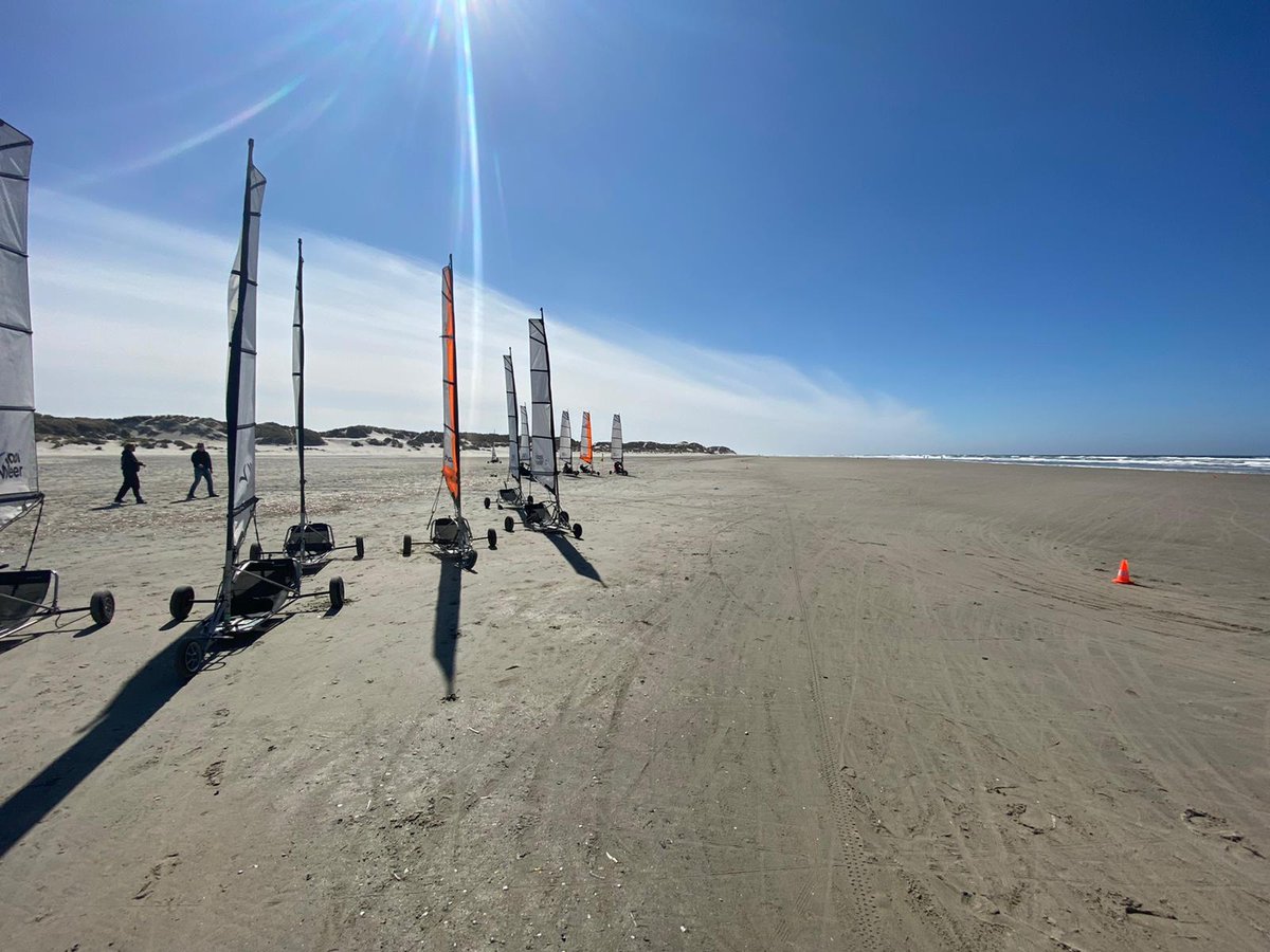 WAT ZIJN WE BLIJ ☀️
Wij mogen na zes maanden eindelijk weer beginnen met het organiseren van sportactiviteiten! Afgelopen weekend alweer de eerste blokart sessies gehouden en het was fantastisch. Heerlijk bewegen in de frisse buitenlucht op #Terschelling - mooi-weer.nl