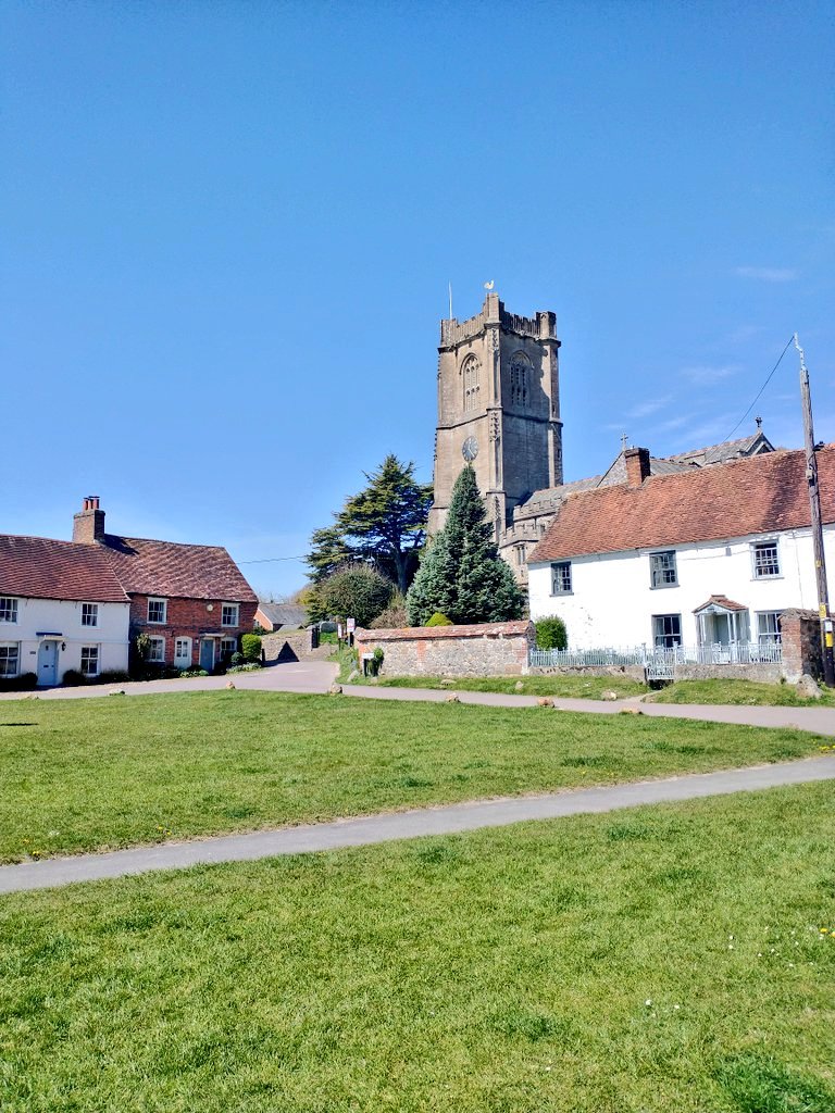 4/ The beautiful St Michael's Church still stands has it has for centuries. Lt Winters was a regular worshipper. And Lt Spiers (he of the Foy charge) married a local girl. My excellent guide and friend,  @davidjmcarson1, stands in for Spiers in the modern photo. #bandofbrothers