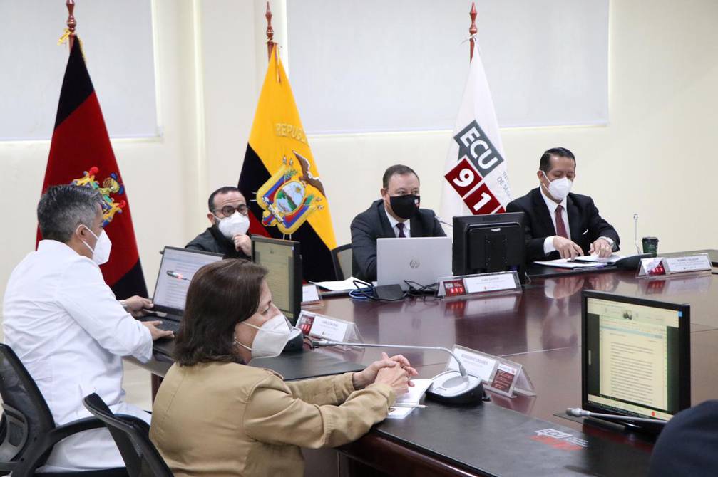 eluniversocom's tweet photo. Presidente del COE dice que feriado del 1 de mayo no se puede suspender; autoridades evaluaron primer confinamiento extendido ► https://t.co/kaomU2dC71 https://t.co/t3MrhzN2hb