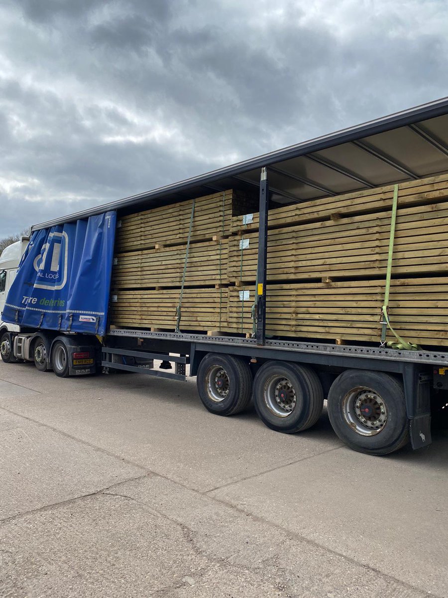 Billogistics's tweet photo. Evening #WorcestershireHour hope everyone's had a good start to the week. Here at BIL, there's no job too big for us to handle. This pic "wood" be a prime example! I'll get my coat....😂😂 https://t.co/TSPTkK1SKb