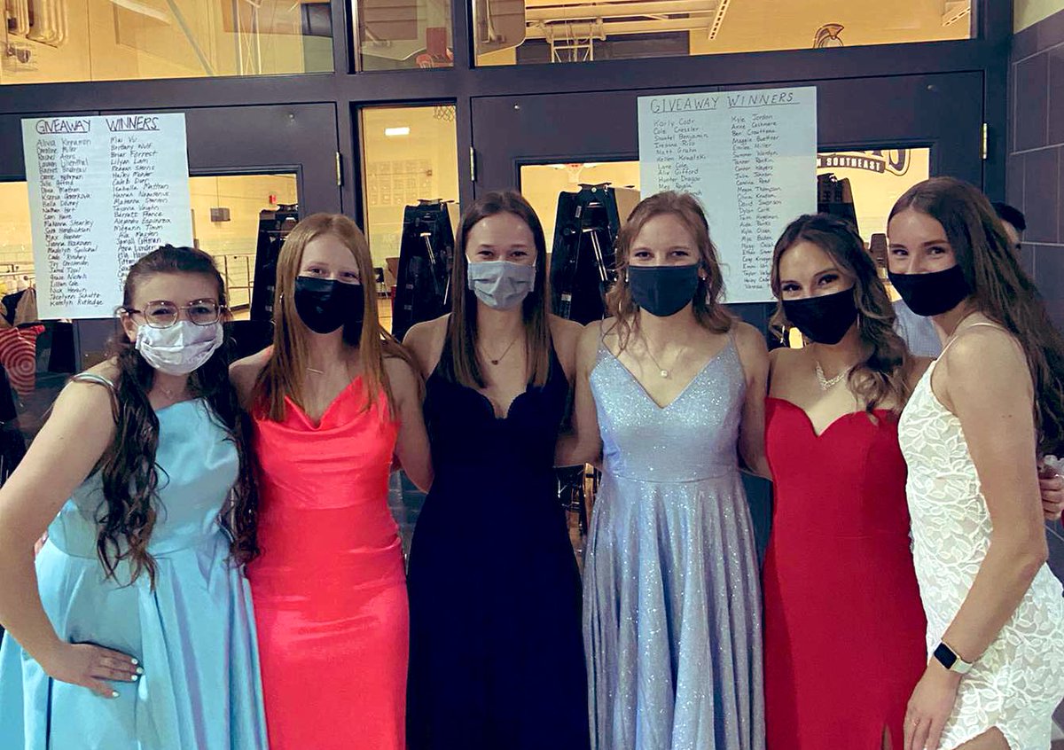 WE ❤️ OUR SENIORS!

Come out to Seacrest Tuesday April 27th to celebrate and honor these wonderful six seniors between V/JV game vs LNS! With all of the craziness the last 15 months, there is no group more deserving than them to be honored and celebrated.

V- 5:00 PM
JV- 6:30 PM