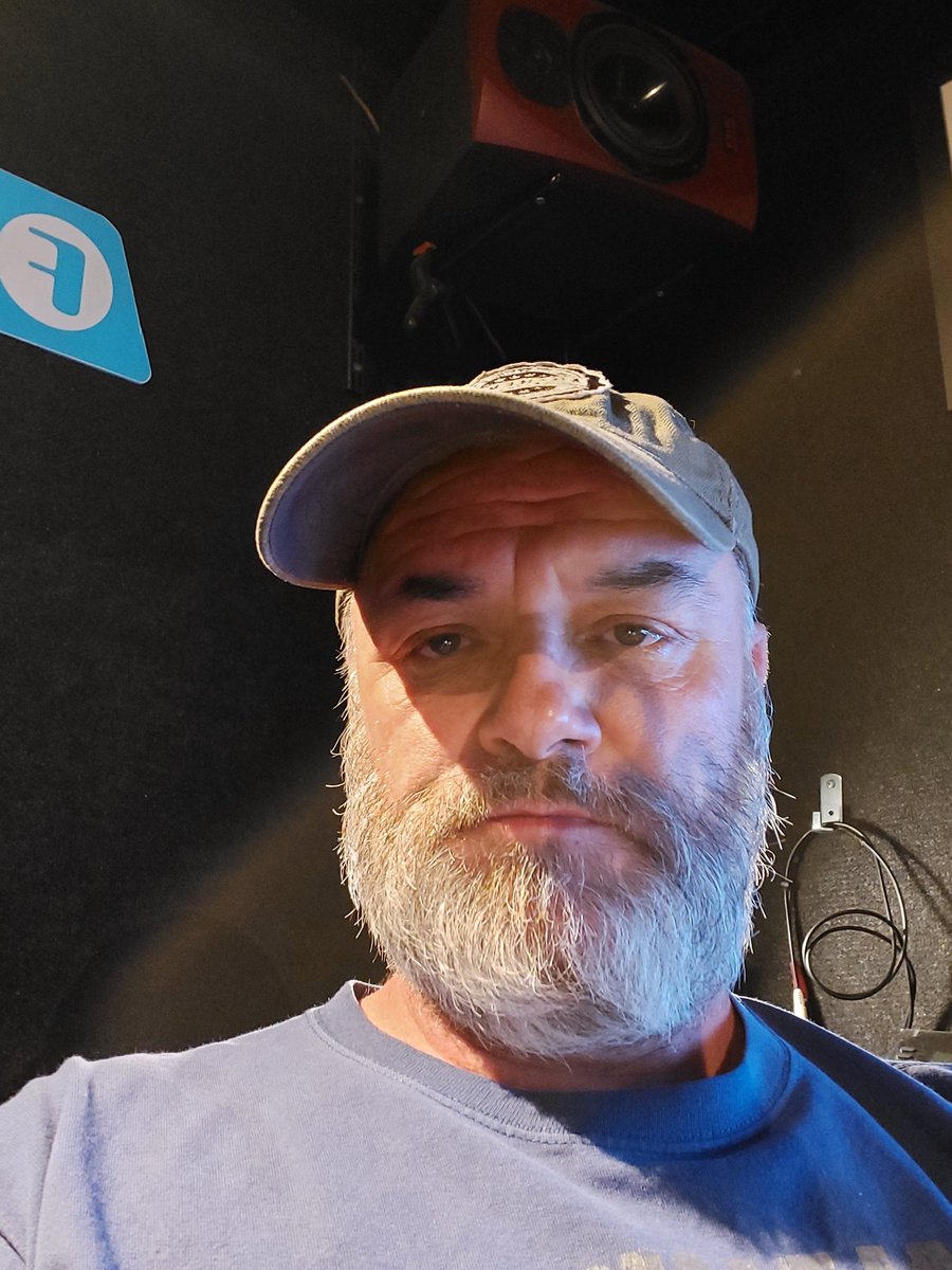 BelieversGolden's tweet photo. @BelieversGolden Show in 10 @FabRadioInt 

#NewMusic
@245rocks 
@punchlovemusic  
#Sawelunderground
#Allees
@_InFlightMovie_
#CHIHUAHUA 

Our fine vintage tonite is from THE DOORSLA WOMAN

Gonna be pretty good, pretty neat

Listen live https://t.co/a2Q4i1csar https://t.co/197L8ItLn6