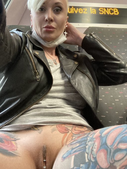 🇧🇪 Traveling through Belgium... to get fucked in the ass 🍑 https://t.co/ZhYyd14PXx