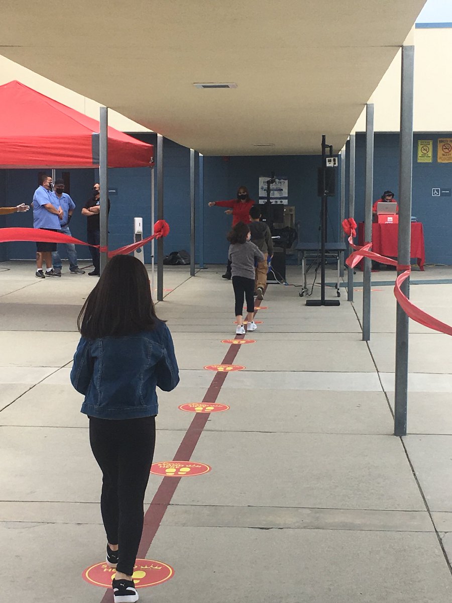 RorimerRoyals's tweet photo. A Royal 👑 welcome for S participating in LIVE instruction. We are so HAPPY to see them! @RowlandSchools  #rorimerdualprogram https://t.co/oSwifQ5Wfh