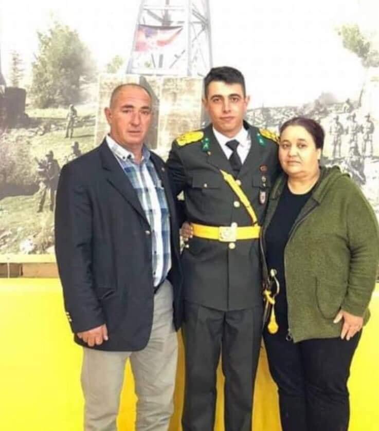 Menderes Özdere Orta Mahalle'den Piyade Teğmen Mehmet KIVIK Hakkari'de şehit düşmüştür. Şehidimize Allah'tan rahmet Ailesine, sevenlerine ve Aziz Türk Milleti'ne başsağlığı diliyorum. Ruhu şad mekanı cennet olsun inşaallah.