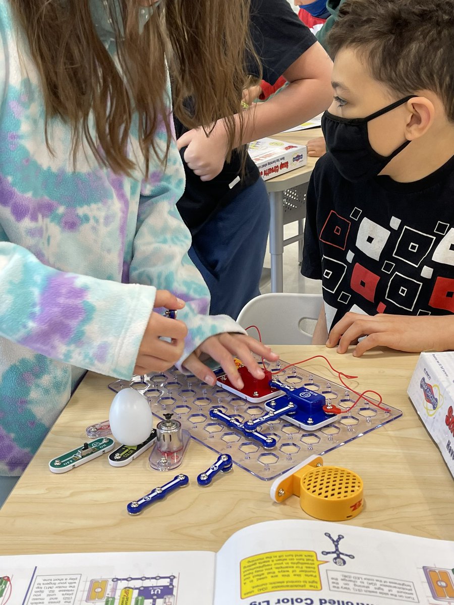mrsjodihetman's tweet photo. We had fun using our #SnapCircuits today in science. We learned that order and laying is important! #DiscoEgg #ReadDirections #Electricity #Circuits https://t.co/WdCkWKtImc