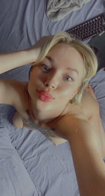 Pleassureka’s pics and videos