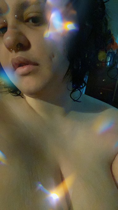 just out the shower 😌💕 https://t.co/IT8J2YtJeS