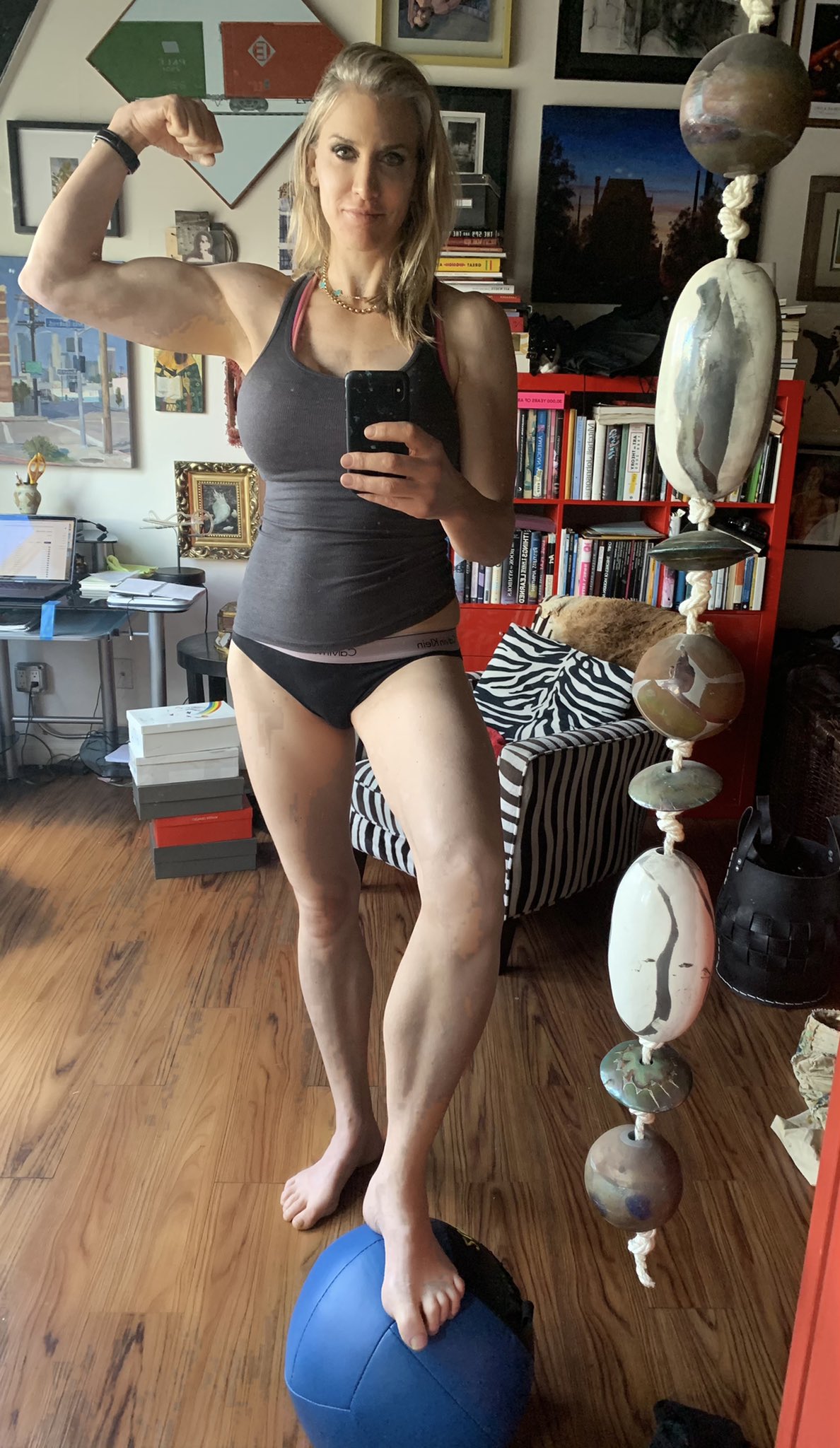 6'5” Amazon Goddess Severa on X: Today's #covidchallenge  t.coJ0CPihST2Y  X