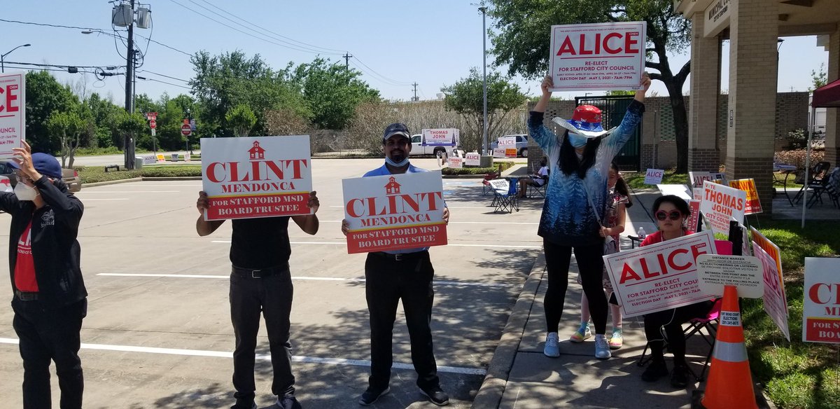 Clint4Stafford's tweet image. Back in the office today taking care of clients. 

I appreciate everyone voting #Clint4SMSD today even though I can&apos;t be there to greet you.

If you missed us at City Hall this past weekend, here&apos;s what voters saw as they parked.

#Clint4Stafford
#CommittedtoSMSD
#SpartanPride