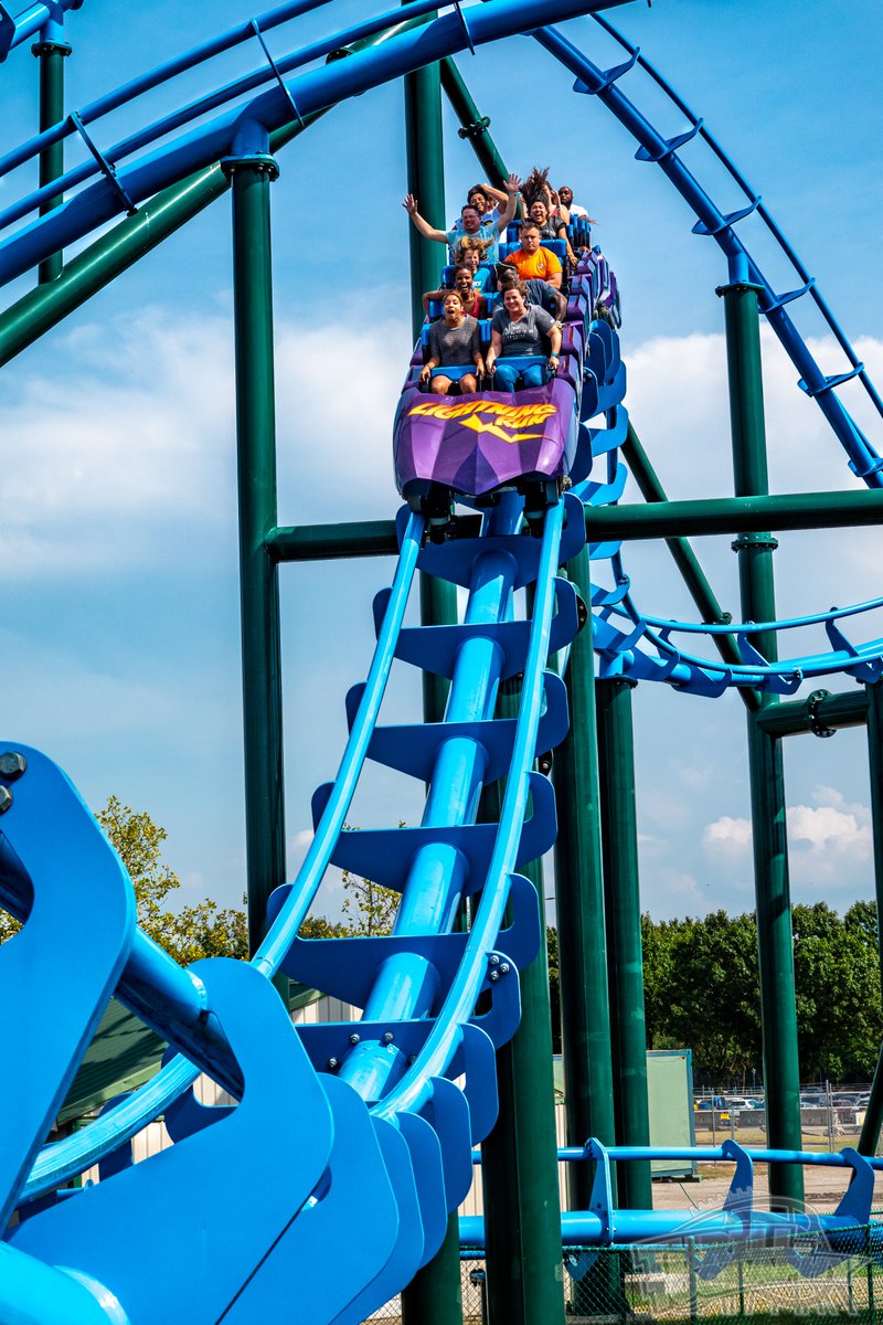 Thrilltography1's tweet photo. It seems Herschend Family Entertainment has a pretty significant case of the "runs."   #LightningRun and #ThunderRun at @KentuckyKingdom, and #OutlawRun at @SDCAttractions.  These are the type of runs you'll actually want to experience though.  😉 https://t.co/2oeGhDFmVJ